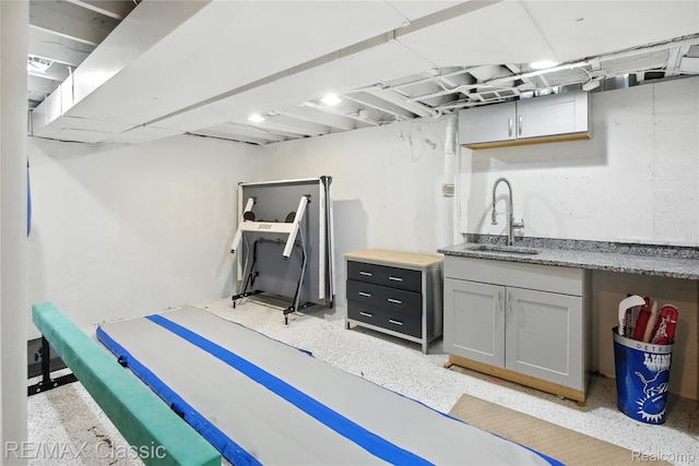 7027 Beverly Crest Dr, West Bloomfield, MI 48322 - finished below grade area with a sink