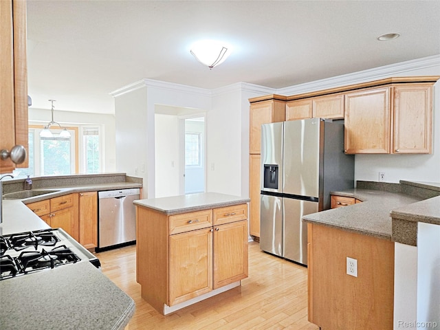 35260 Bradford Dr, New Baltimore, MI 48047 - kitchen with appliances with stainless steel finishes, light wood-style flooring, a peninsula, a center island, and ornamental molding