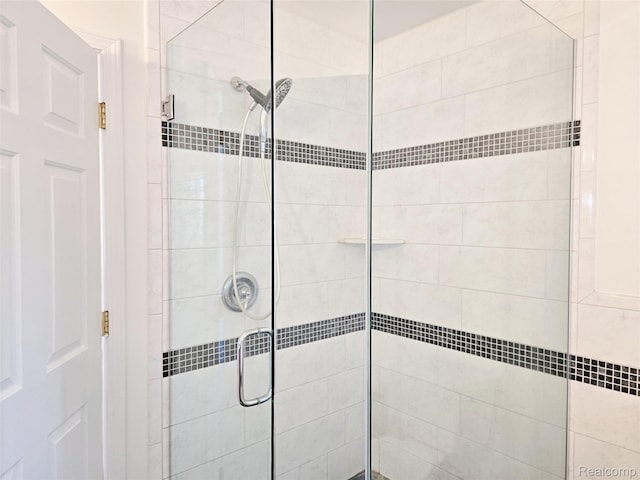 35260 Bradford Dr, New Baltimore, MI 48047 - full bathroom featuring a stall shower