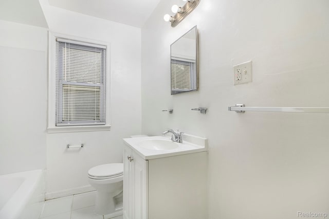 20515 Strathmoor St, Highland Park, MI 48235 - full bath featuring tile patterned floors, vanity, and a tub