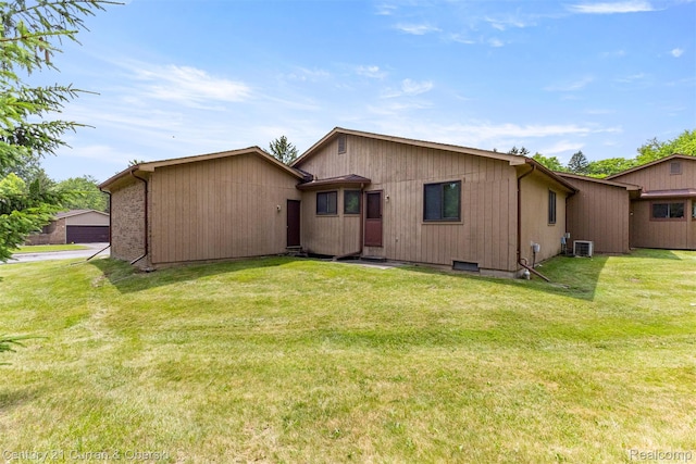 31450 Orchard Brook Ct Unit 8, Farmington Hills, MI 48336 - rear view of house with a lawn
