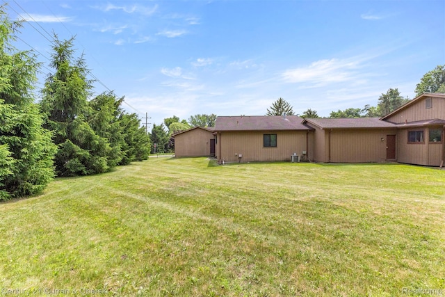 31450 Orchard Brook Ct Unit 8, Farmington Hills, MI 48336 - view of green lawn