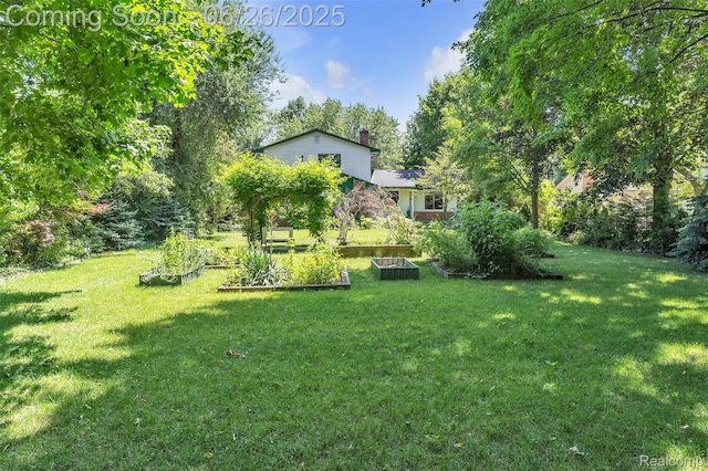 1840 Glen Iris Dr, Commerce Twp, MI 48382 - view of grassy yard with a garden