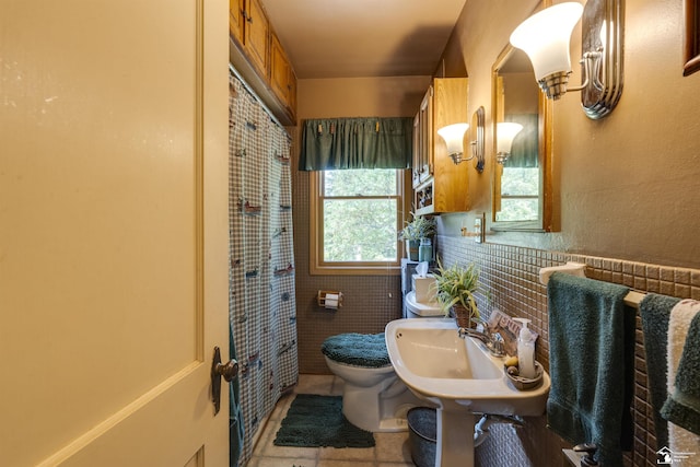 2030 W Sterns Rd, Temperance, MI 48182 - bathroom featuring toilet and curtained shower
