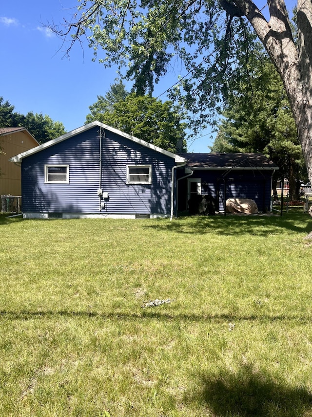 5213 Crocus Ave, Lansing, MI 48911 - back of house with a yard