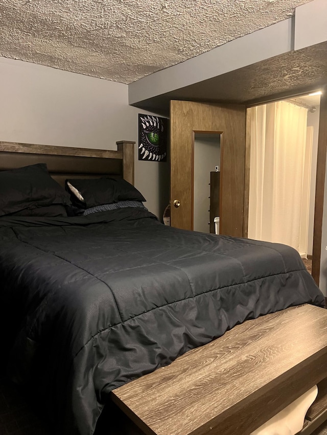 5213 Crocus Ave, Lansing, MI 48911 - bedroom with a textured ceiling