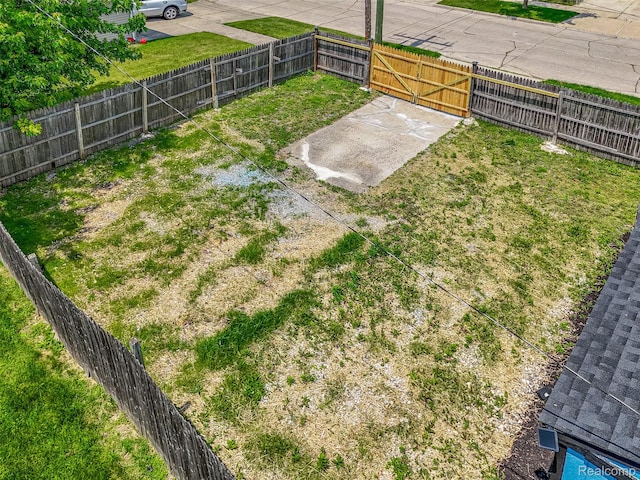 8329 Lenore St, Dearborn Heights, MI 48127 - view of fenced yard