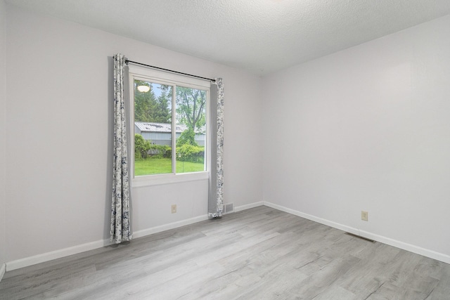 3415 Hoover St, Kalamazoo, MI 49008 - unfurnished room with light wood-style flooring and baseboards
