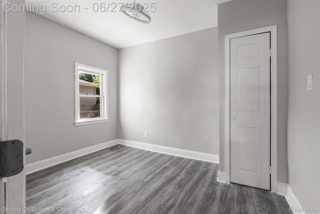 19349 Negaunee, Redford, MI 48240 - unfurnished room with dark wood finished floors and baseboards