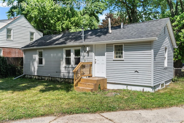 19349 Negaunee, Redford, MI 48240 - bungalow-style home with roof with shingles