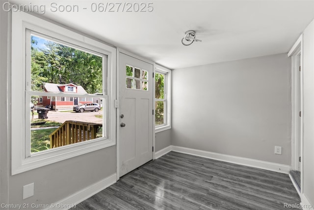 19349 Negaunee, Redford, MI 48240 - foyer entrance featuring baseboards and dark wood-style floors