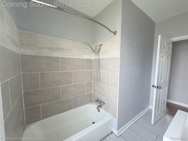 2135 Lakewood, Detroit, MI 48215 - full bath with washtub / shower combination and baseboards
