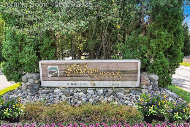 30715 River Crossing St, Bingham Farms, MI 48025 - view of community / neighborhood sign