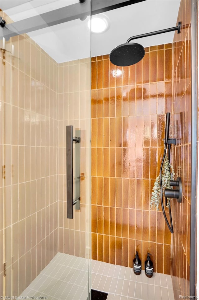 30715 River Crossing St, Bingham Farms, MI 48025 - bathroom with tiled shower