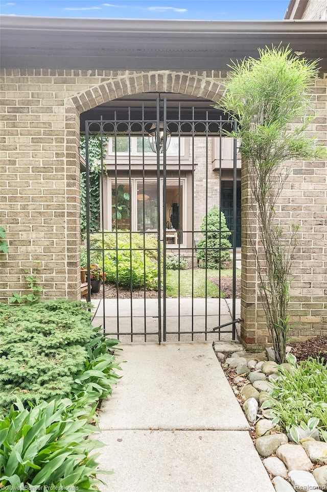30715 River Crossing St, Bingham Farms, MI 48025 - view of gate