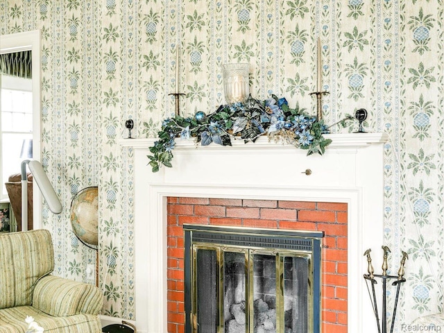 2815 Military St, Fort Gratiot, MI 48060 - detailed view of wallpapered walls and a fireplace