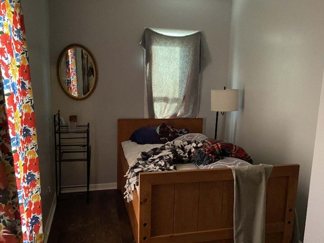 1925 Douglas Ave, Kalamazoo, MI 49007 - bedroom with baseboards