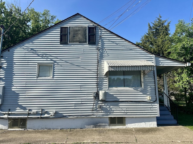 1805 Lakeshore Dr, Saint Joseph, MI 49085 - view of side of home