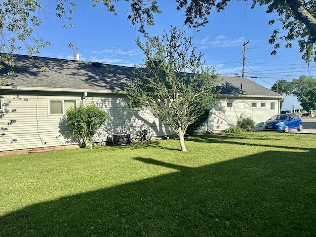 1805 Lakeshore Dr, Saint Joseph, MI 49085 - view of grassy yard