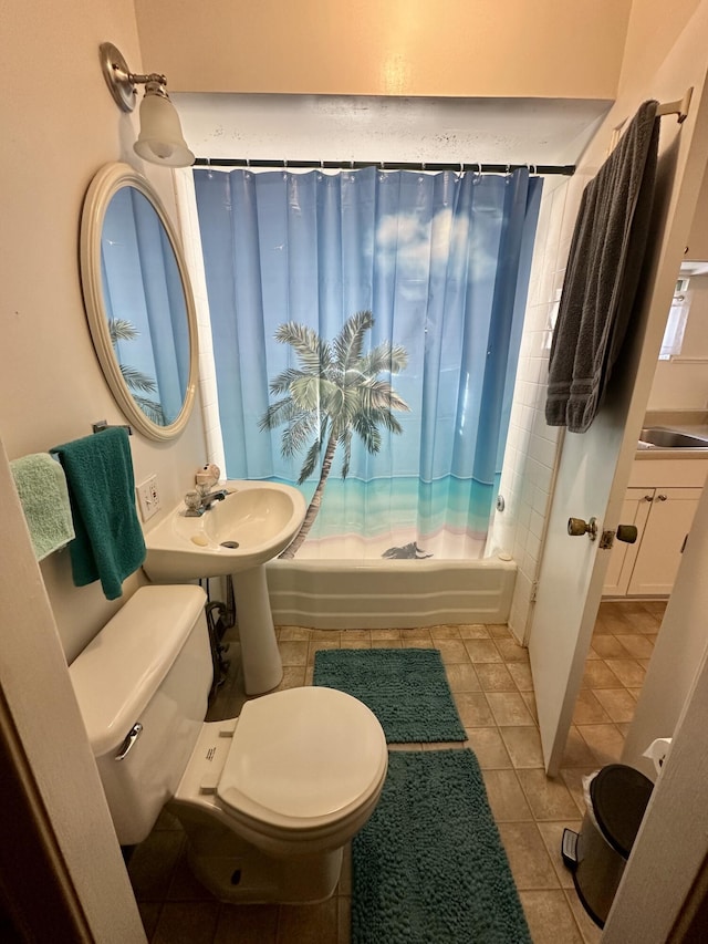 1805 Lakeshore Dr, Saint Joseph, MI 49085 - bathroom featuring shower / tub combo with curtain and tile patterned flooring