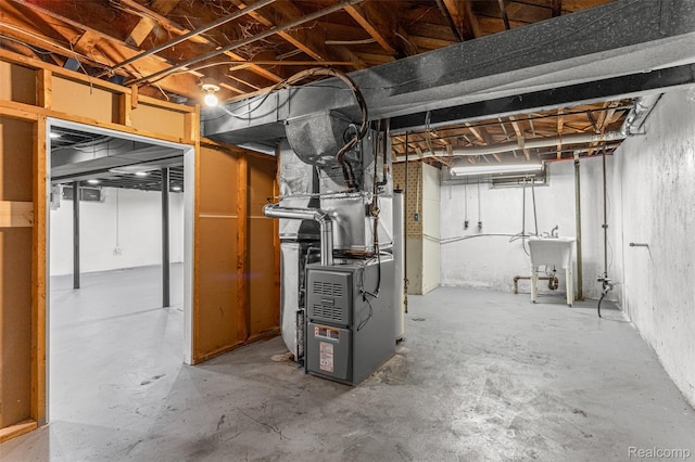 1085 Pennsylvania Ave, Lincoln Park, MI 48146 - unfinished below grade area featuring heating unit and a sink