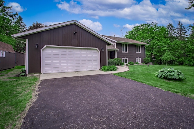 7640 W H Ave, Kalamazoo, MI 49009 - view of front facade with a garage and a front lawn