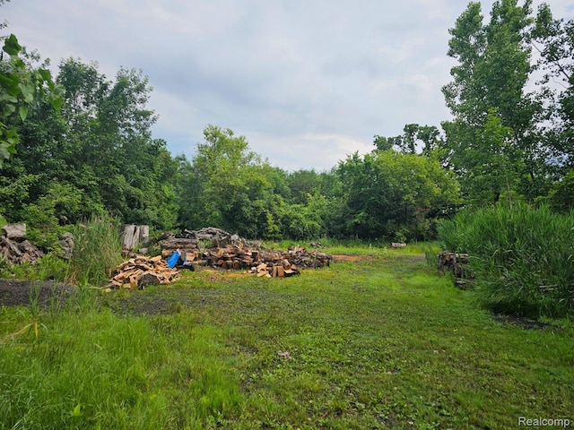 2111 Beyer Ln, Saint Clair Shores, MI 48314