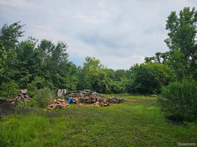 2111 Beyer Ln, Saint Clair Shores, MI 48314