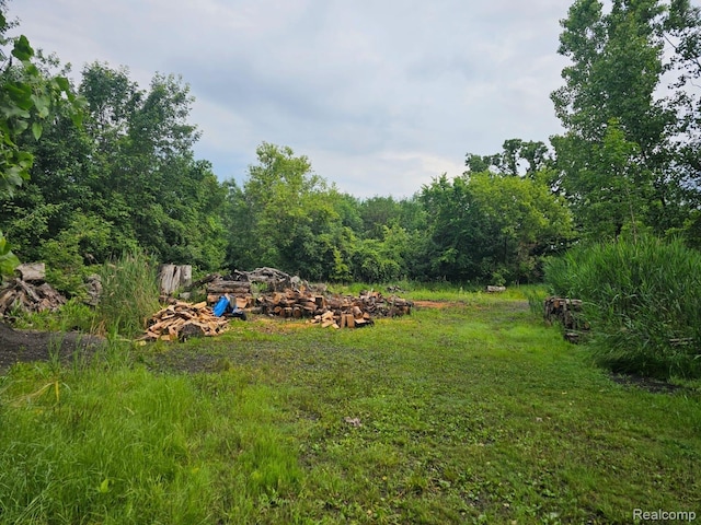2111 Beyer Ln, Saint Clair Shores, MI 48314