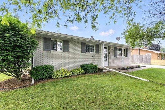 2295 Plainview Dr, Saginaw, MI 48603 - ranch-style house featuring brick siding