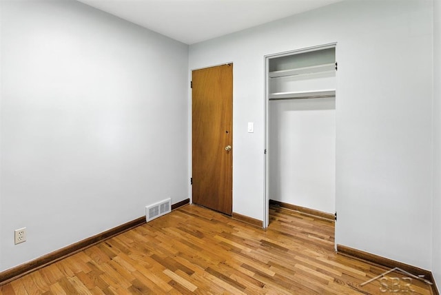 2295 Plainview Dr, Saginaw, MI 48603 - unfurnished bedroom featuring light wood-style flooring and a closet