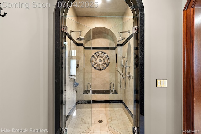 7420 Inner Circle Dr, Bloomfield Hills, MI 48301 - bathroom with a shower stall