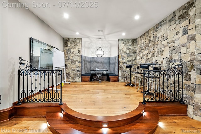 7420 Inner Circle Dr, Bloomfield Hills, MI 48301 - living area featuring hardwood / wood-style flooring