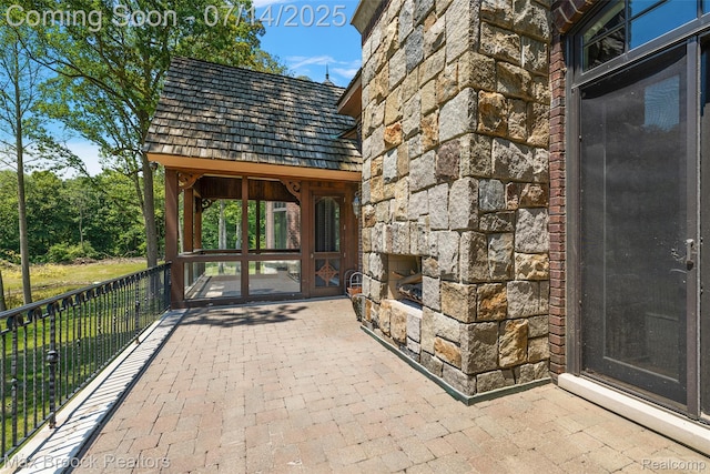 7420 Inner Circle Dr, Bloomfield Hills, MI 48301 - view of patio / terrace