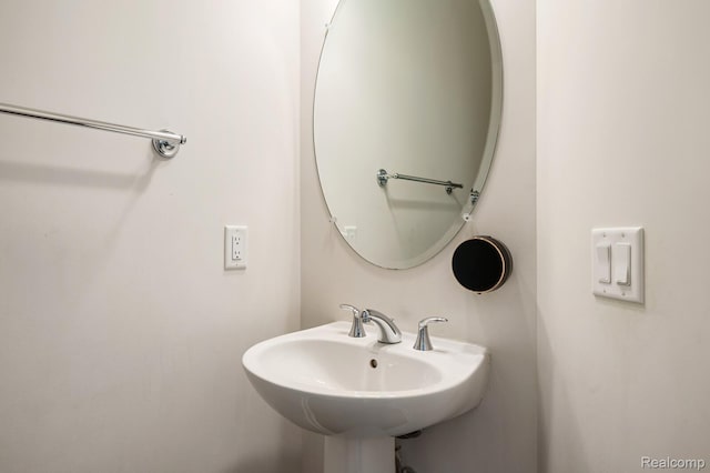 2855 Hardwick Rd, Ann Arbor, MI 48105 - bathroom with a sink