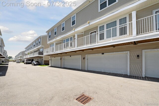 211 Monument Ln, Wixom, MI 48393 - photo 33