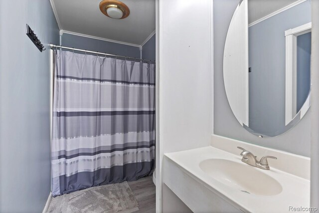 830 College Ave, Adrian, MI 49221 - full bathroom featuring crown molding, vanity, curtained shower, and wood finished floors
