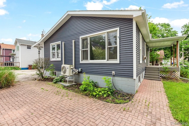 830 College Ave, Adrian, MI 49221 - back of property with a patio area