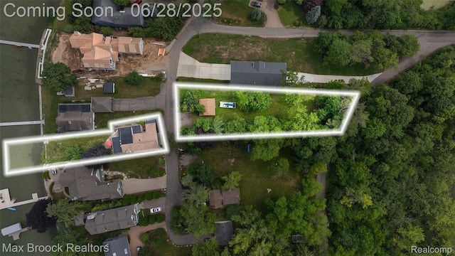 4848 Willow Ln, Orchard Lake, MI 48324 - aerial view of property's location featuring property boundaries highlighted
