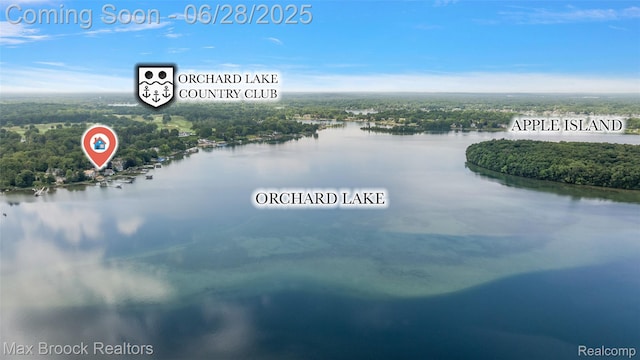 4848 Willow Ln, Orchard Lake, MI 48324 - aerial view of a nearby body of water