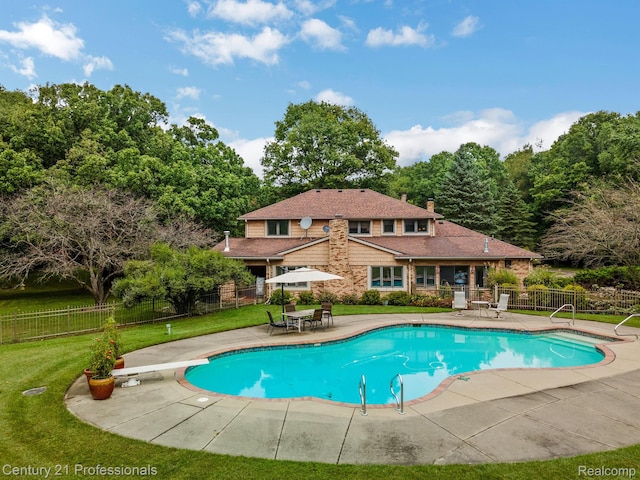 9601 Kier Rd, Holly, MI 48442 - view of swimming pool featuring a patio and a diving board