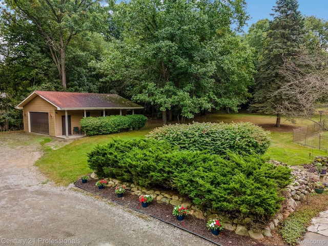 9601 Kier Rd, Holly, MI 48442 - view of yard featuring driveway