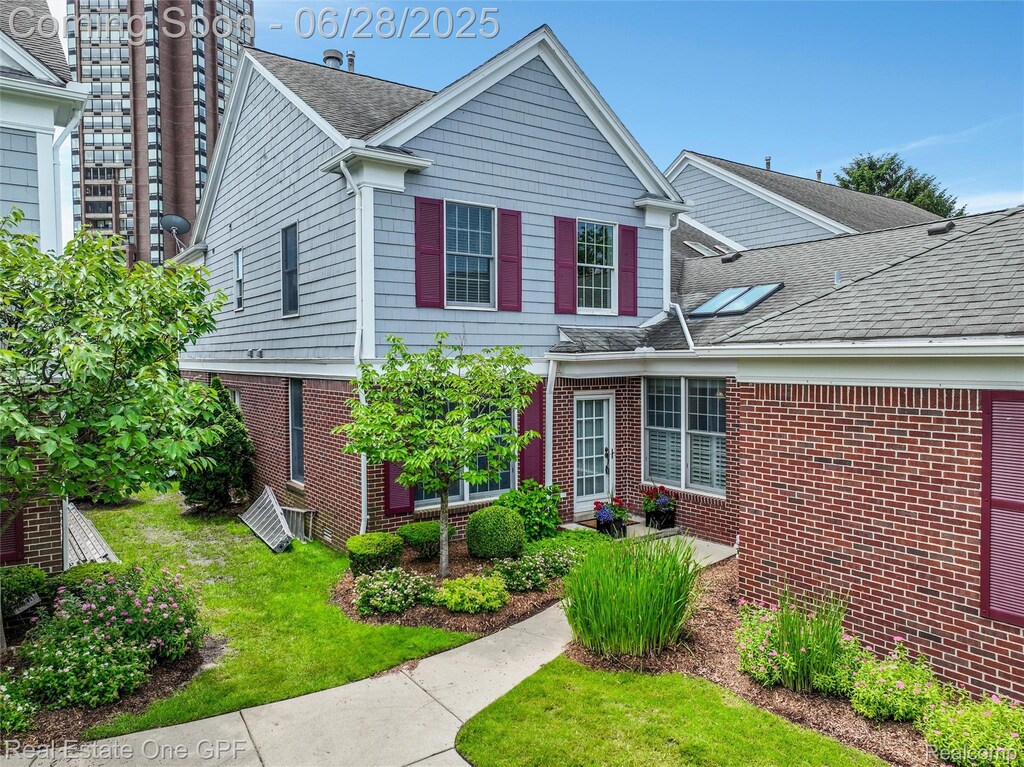 9002 Harbor Place Dr, Saint Clair Shores, MI 48080 - photo 1