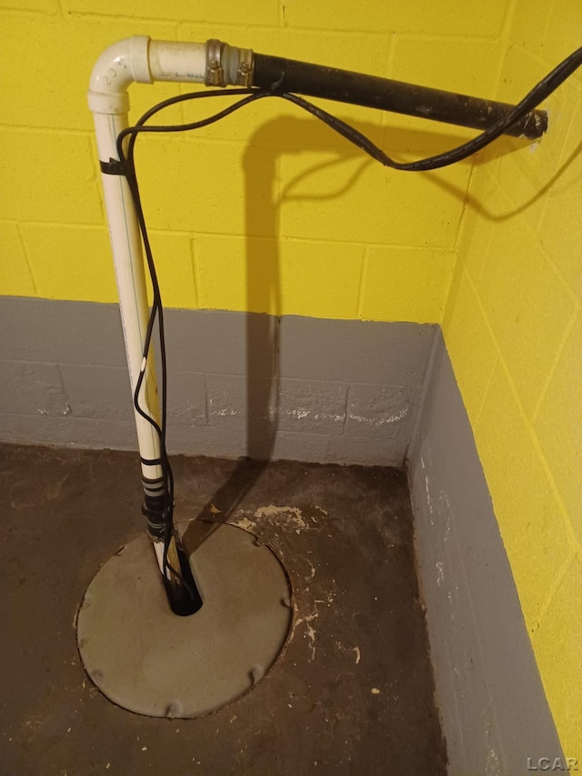 526 Comstock St, Adrian, MI 49221 - basement view of concrete block wall