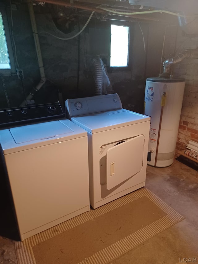 526 Comstock St, Adrian, MI 49221 - laundry area with water heater and washer and clothes dryer