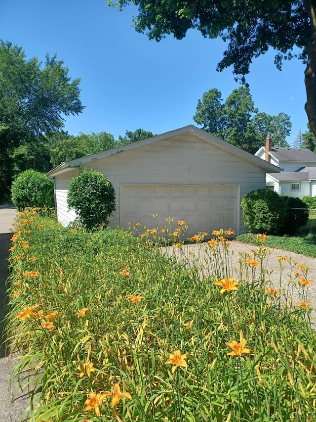 526 Comstock St, Adrian, MI 49221 - view of garage