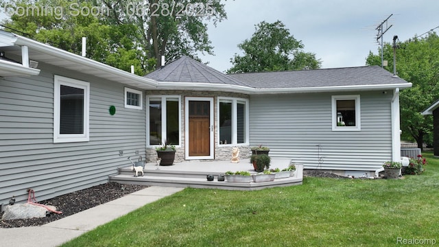 3507 Kawkawlin River Dr, Bay City, MI 48706 - view of front of property with a front lawn and roof with shingles