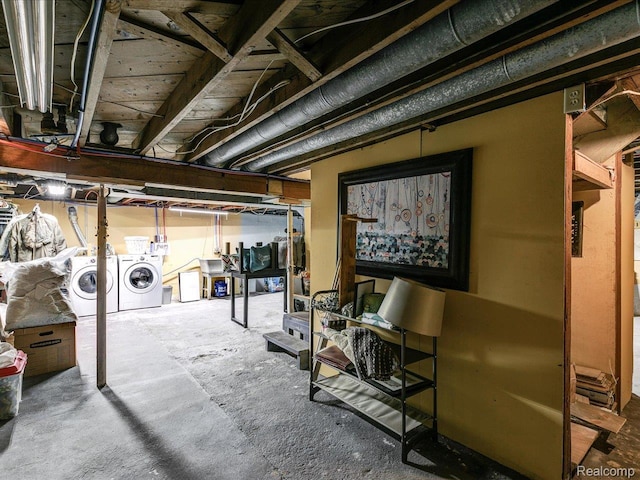 3107 Stone St, Port Huron, MI 48060 - unfinished below grade area with washer and clothes dryer