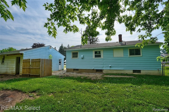1413 Martha Ave, Burton, MI 48509 - back of house