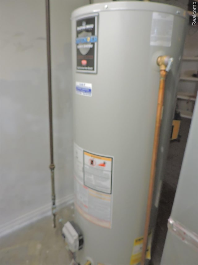 239 W Cornell Ave, Pontiac, MI 48340 - utilities featuring water heater